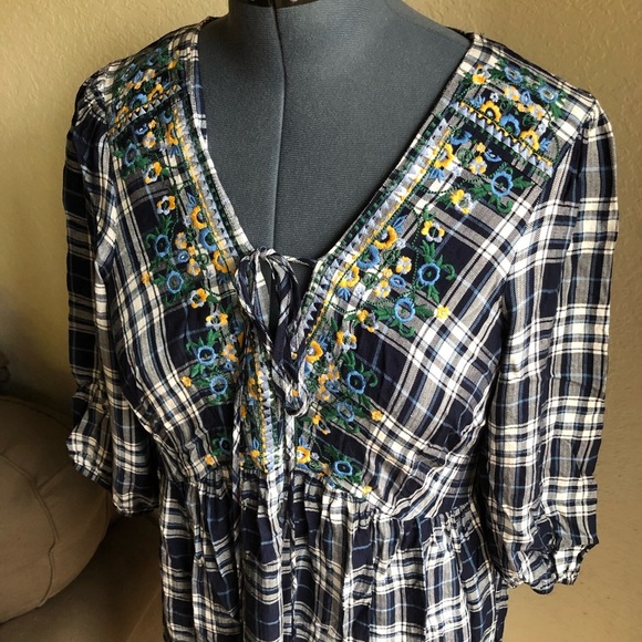 ❗️5/$25❗️Plaid & Floral Dress - Picture 2 of 5